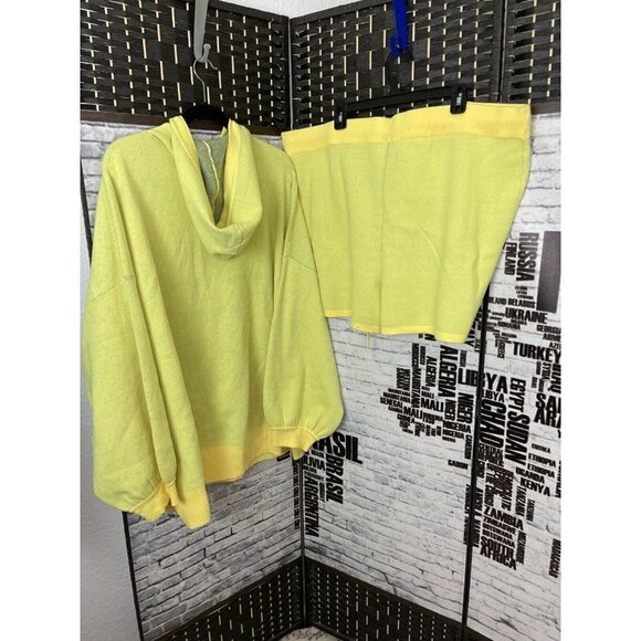 Lovesick Torrid Plus 4 Yellow Heart Long Sleeve Hoodie Sweater & Short Set - Picture 4 of 9